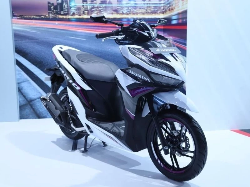 Sirius đỏ đen kiểng spark tạo nên một thiết kế cá tính và đầy ấn tượng