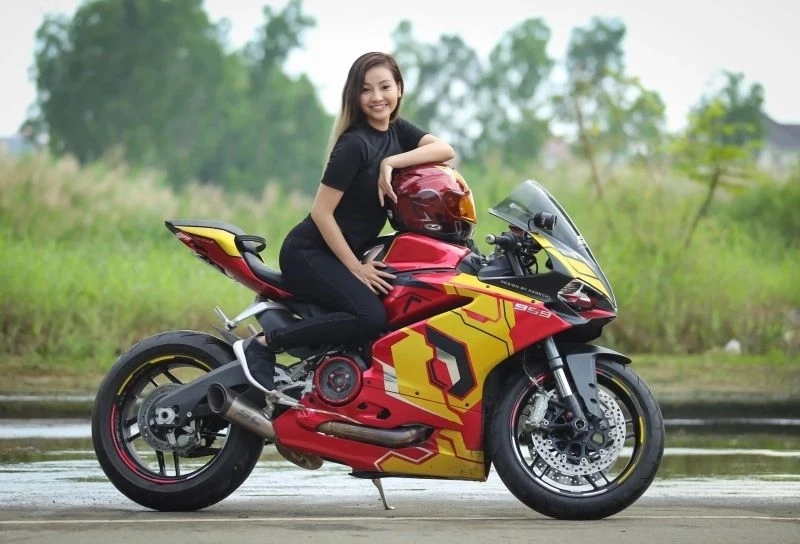 Avatar xe độ nam thể hiện phong cách mạnh mẽ và cá tính nam tính