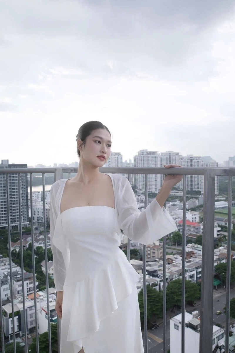 Hoa hậu Thiên Ân bikini rạng ngời trong mọi ánh nhìn
