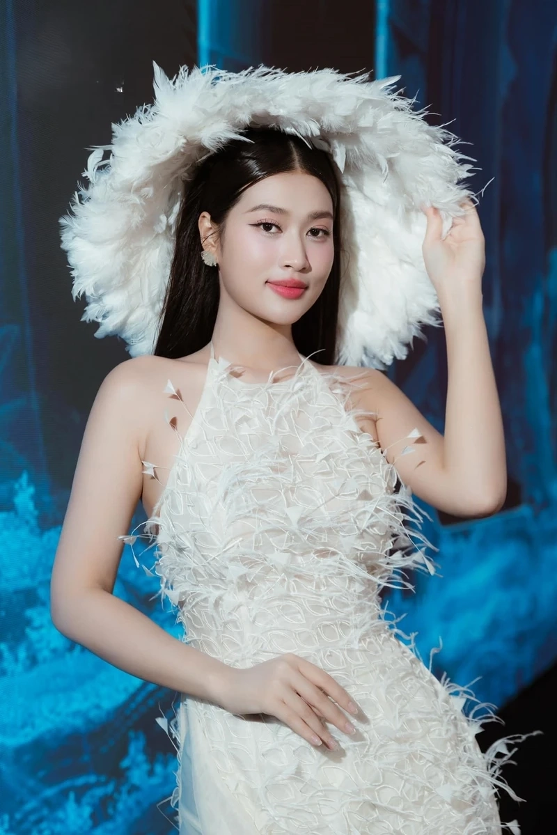 Thùy Tiên Thiên Ân thể hiện tình bạn đẹp trong làng hoa hậu