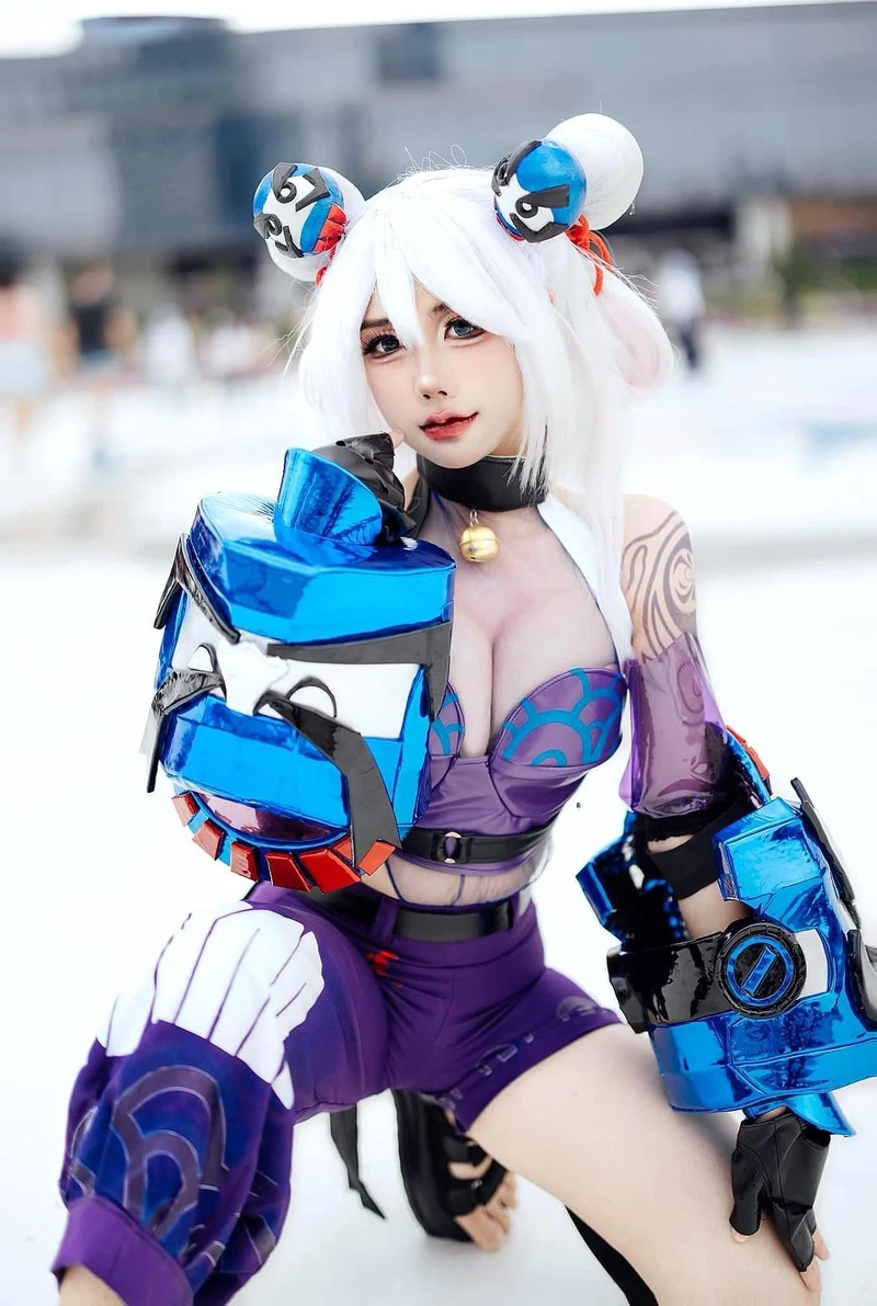 Ảnh cosplay Dorothy (The Wizard of Oz) thể hiện sự lạc quan và quyết tâm
