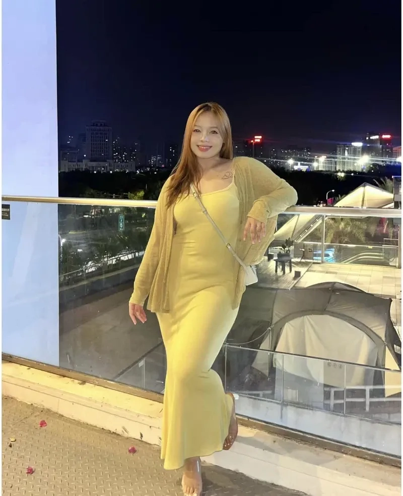 Hình ảnh cô gái mập dễ thương sắc nét làm nổi bật vẻ đẹp tự nhiên và đáng yêu