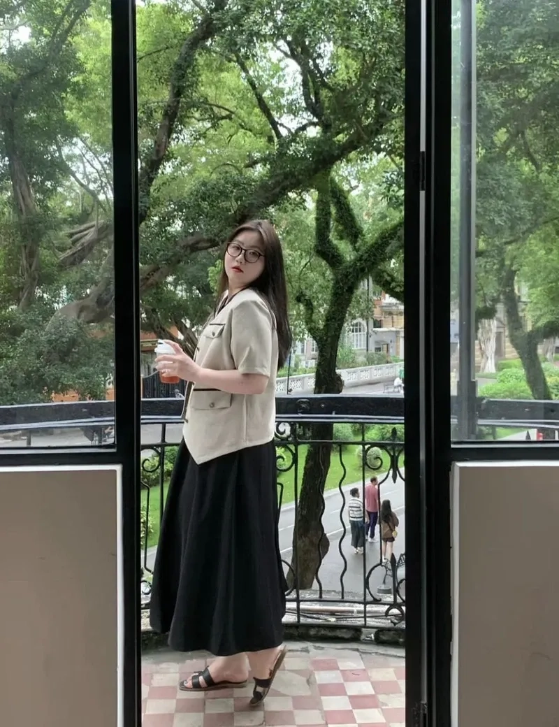 Hình nền cô gái mập dễ thương hoạt hình cho máy tính tạo cảm giác vui tươi và rực rỡ