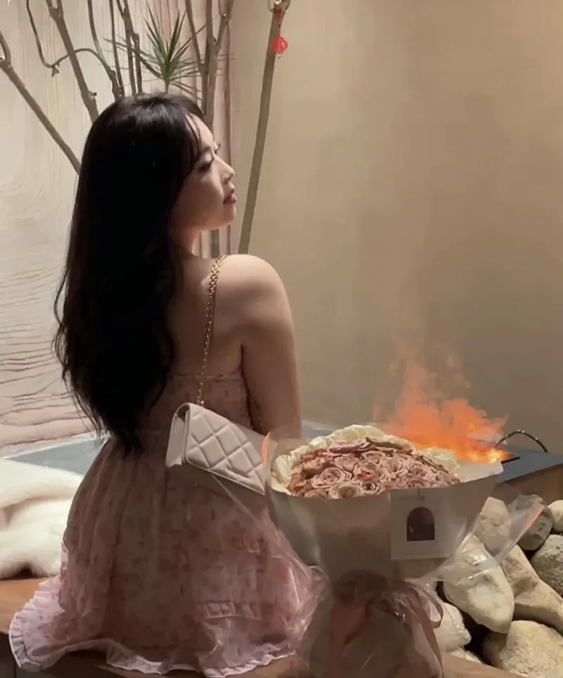 Hình nền cô gái mập dễ thương hoạt hình cho điện thoại làm nổi bật màn hình thêm sống động