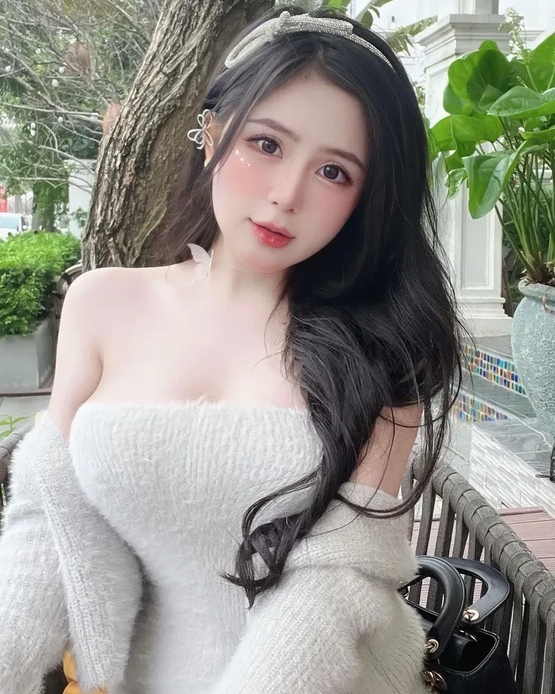 Gái xinh Việt Nam bikini trên biển tỏa sáng với vẻ đẹp tự nhiên