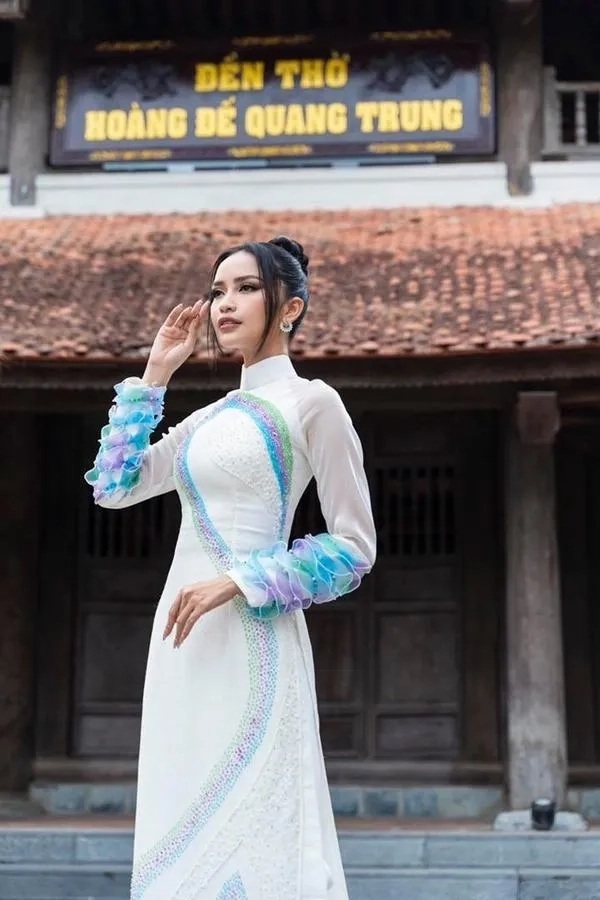 Hoa hậu Ngọc Châu bikini thể hiện sự quyến rũ và thần thái tự tin