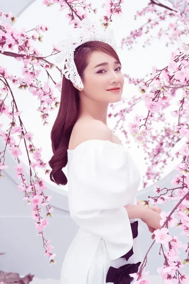 Hari Won Nhã Phương từng hợp tác trong nhiều dự án giải trí nổi bật