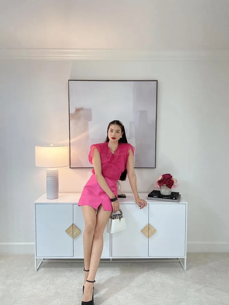 Phạm Hương sexy gây ấn tượng với hình ảnh đầy phong thái và tự tin