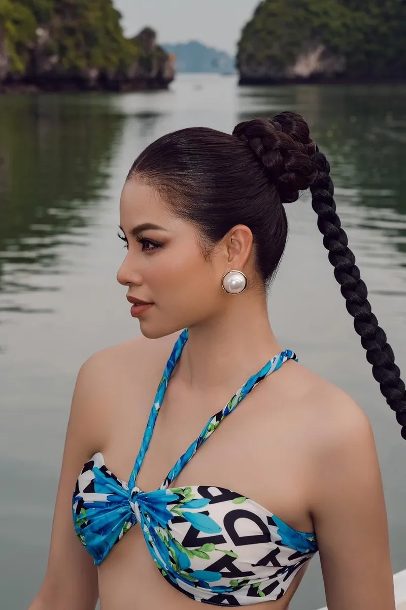 Hoa hậu Hoàn vũ 2015 Phạm Hương được khán giả yêu mến và ủng hộ