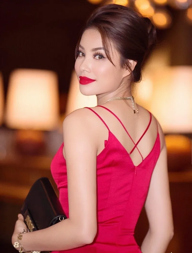 Hoa hậu Phạm Hương luôn được nhớ đến với vẻ đẹp trí tuệ và tài năng