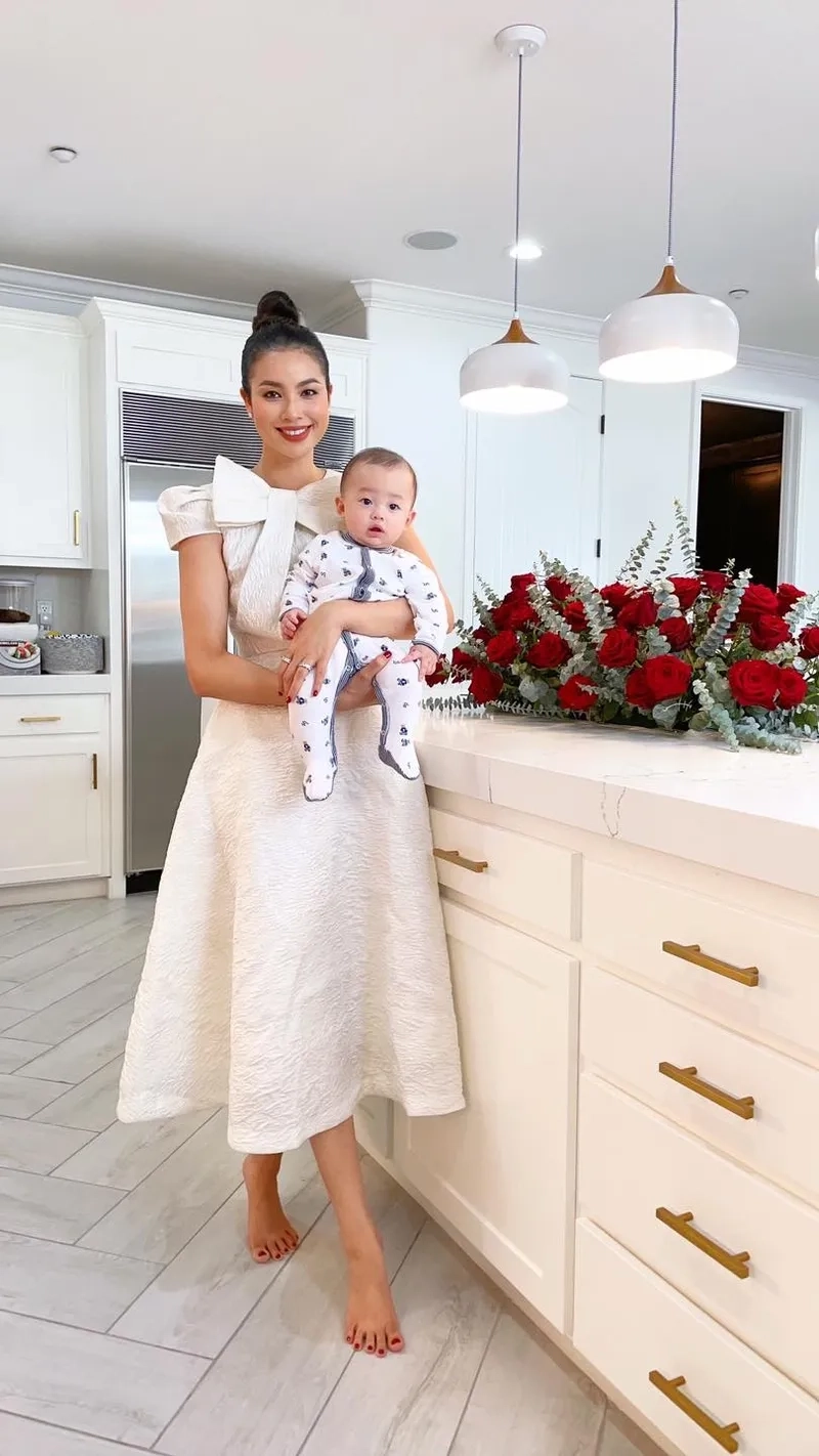 Hoa hâu Phạm Hương là biểu tượng của sự tự tin trên đấu trường sắc đẹp