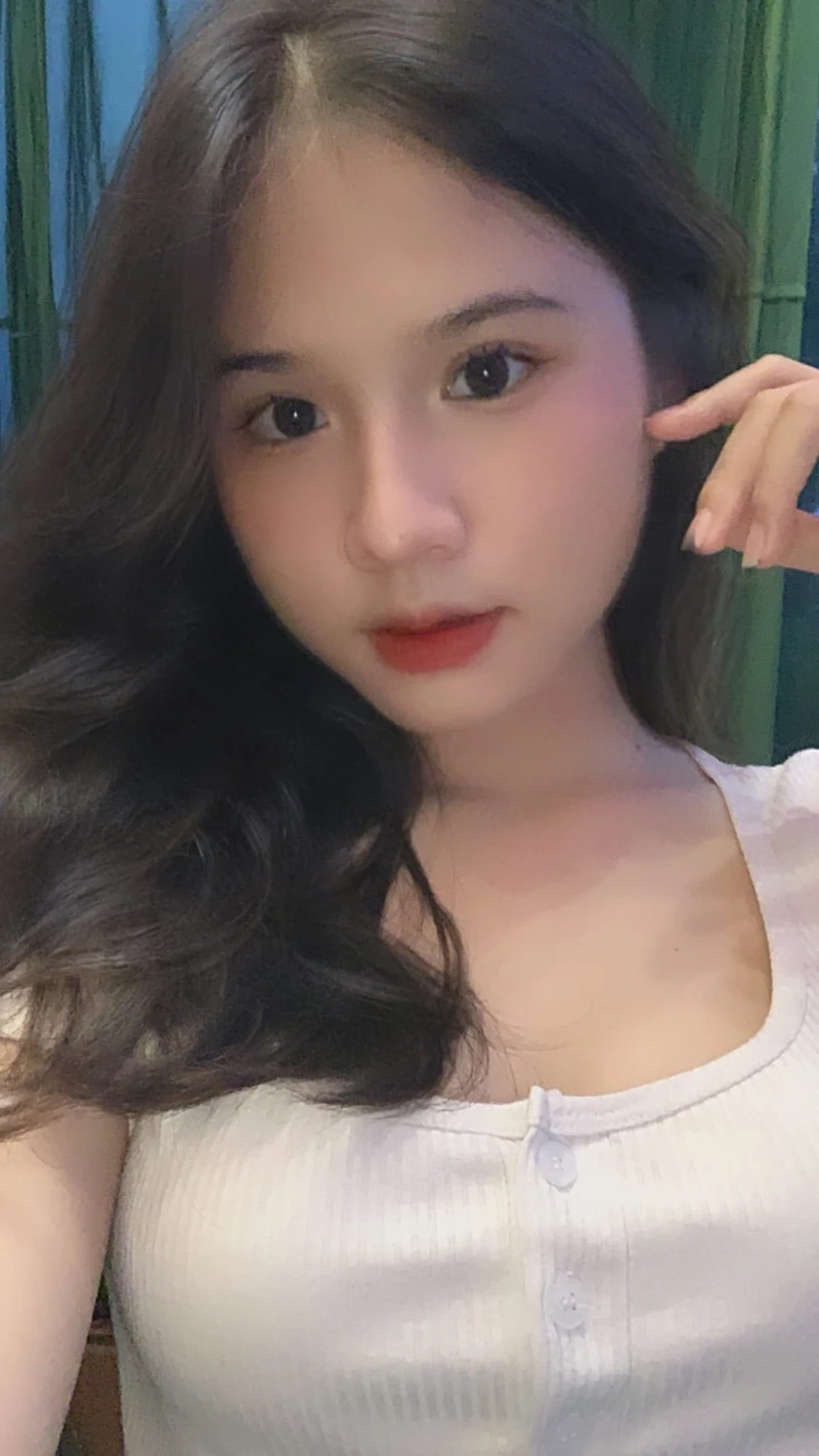 Tải hình nền gái đẹp cho điện thoại mang đến vẻ sống động và rực rỡ