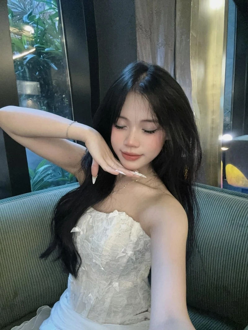 Hình nền gái xinh cho điện thoại tạo cảm giác trẻ trung và ngọt ngào