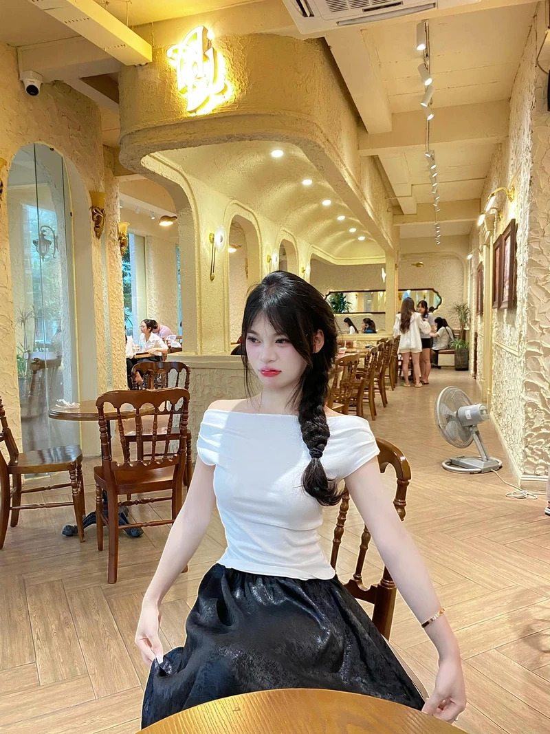 Hình nền gái đẹp ngầu cho điện thoại tạo cảm giác mạnh mẽ và đầy cá tính