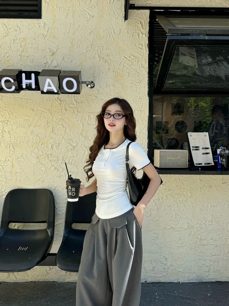 Hình nền gái đẹp cho điện thoại iPhone làm nổi bật màn hình với hình ảnh tinh tế