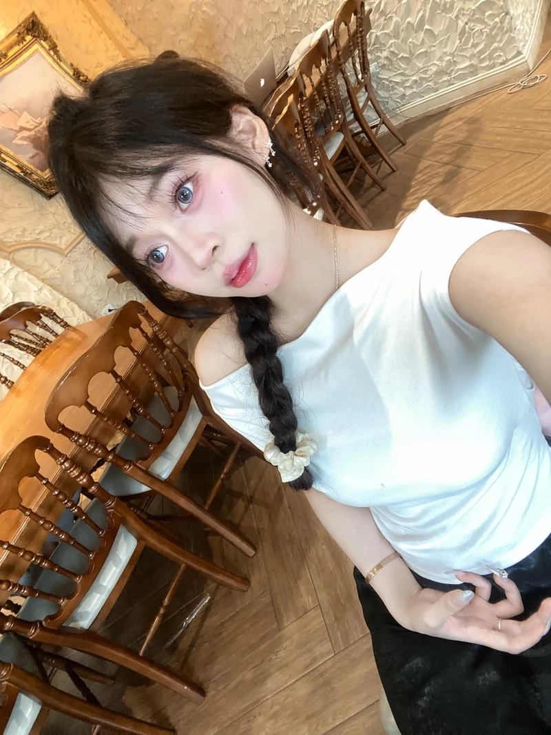 Hình nền gái đẹp cho điện thoại dễ thương nhất mang lại cảm giác ngọt ngào và vui tươi