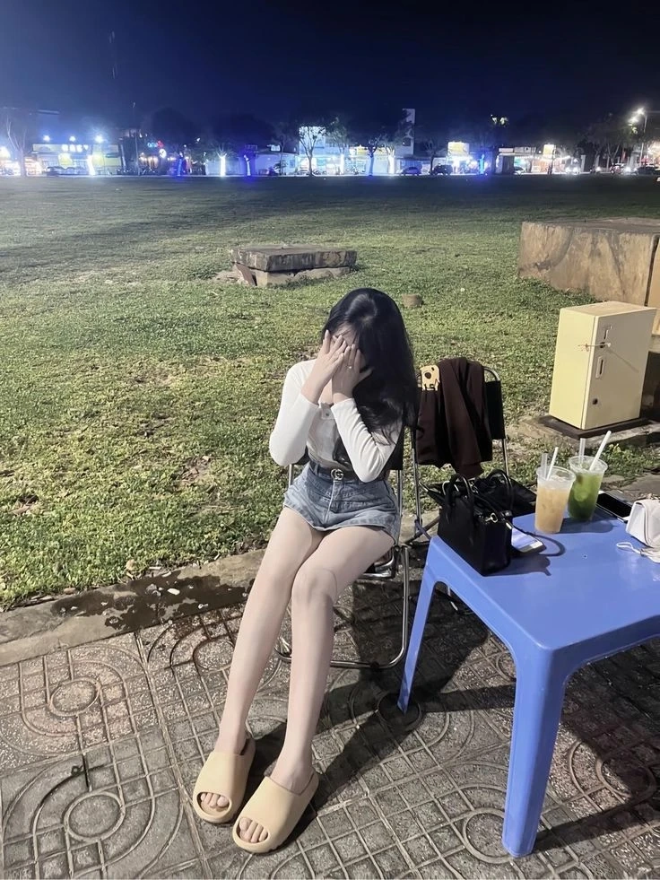 Tải ảnh gái xinh che mặt bằng điện thoại với nét đẹp cuốn hút tự nhiên