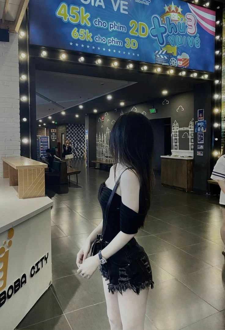 Hình nền con gái che mặt bằng điện thoại tạo điểm nhấn nhẹ nhàng và tinh tế