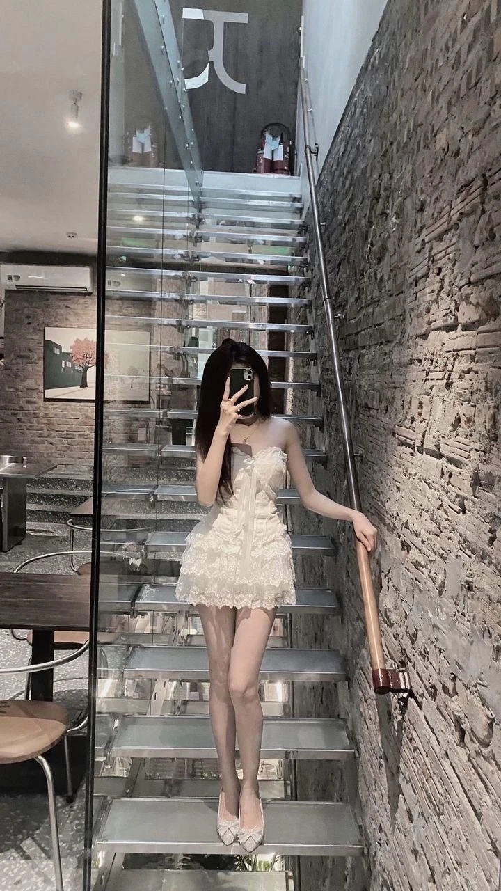Tải ảnh gái xinh che mặt buồn thể hiện cảm xúc nhẹ nhàng sâu lắng