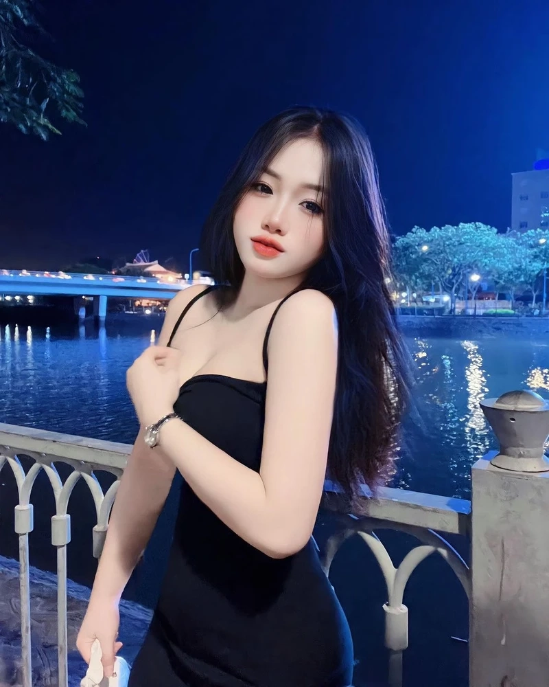 Gái cực xinh và hot, sở hữu vẻ đẹp ngọt ngào và cuốn hút