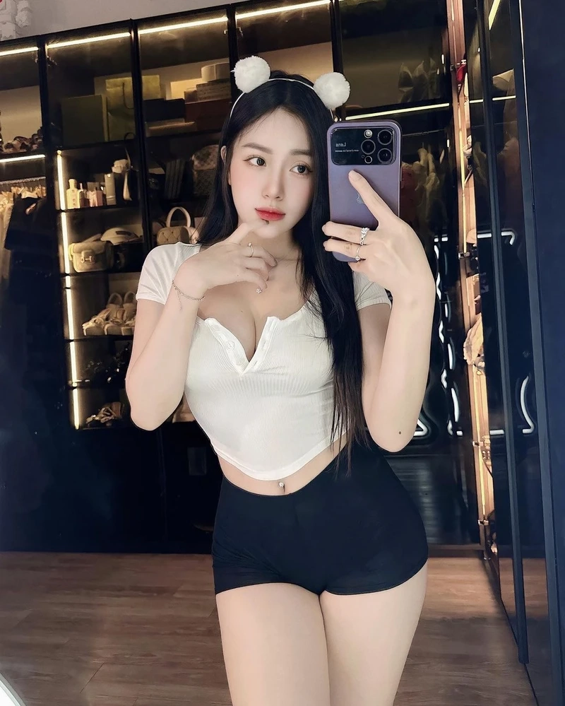 Gái xinh chụp ảnh sexy thu hút mọi ánh nhìn với phong thái tự tin