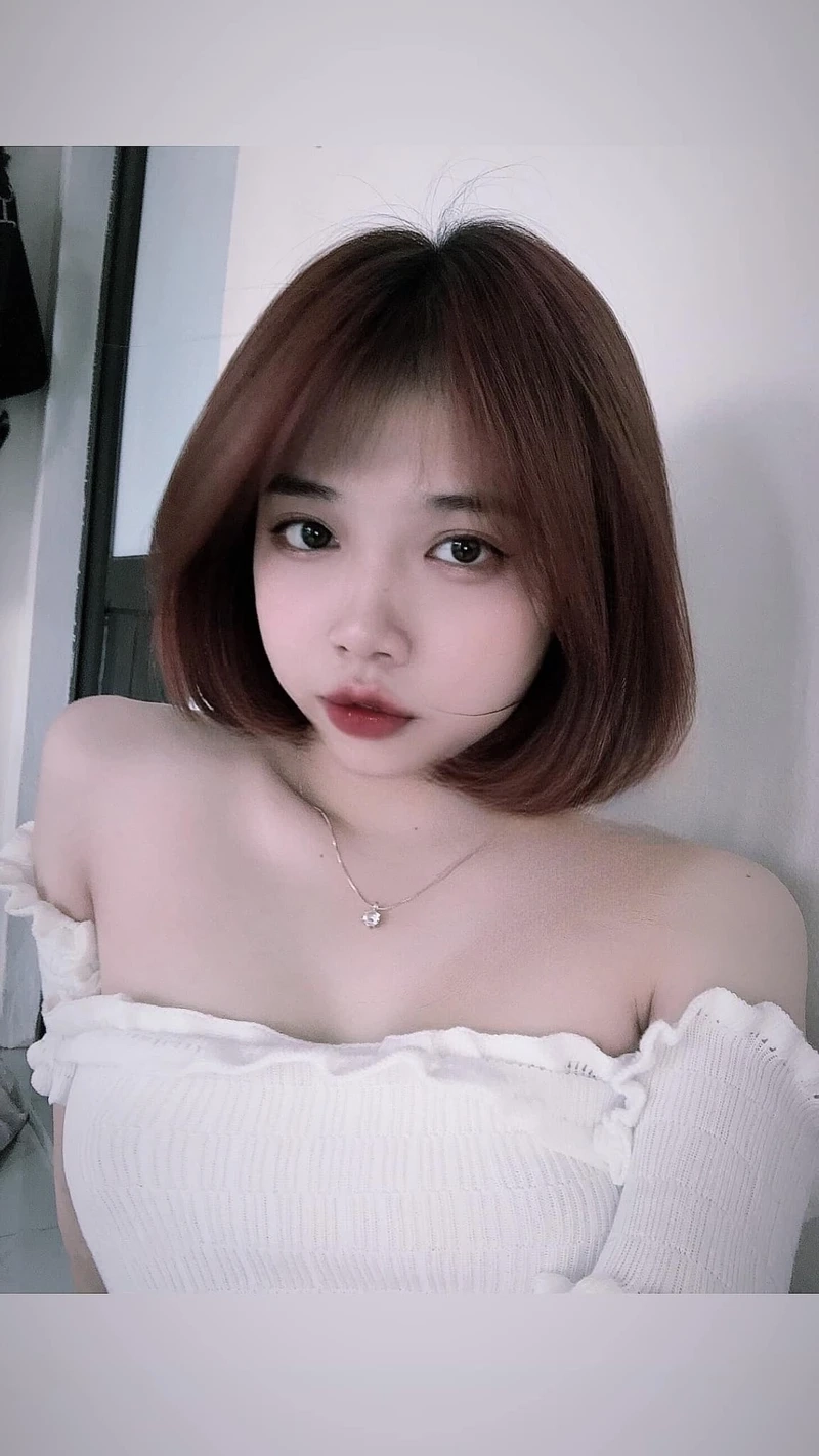 Ảnh gái xinh đeo kính cute tạo nên sự dễ thương và nổi bật