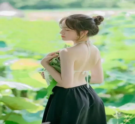 Bộ sưu tập ảnh gái đẹp mặc áo yếm truyền thống, quyến rũ và cuốn hút