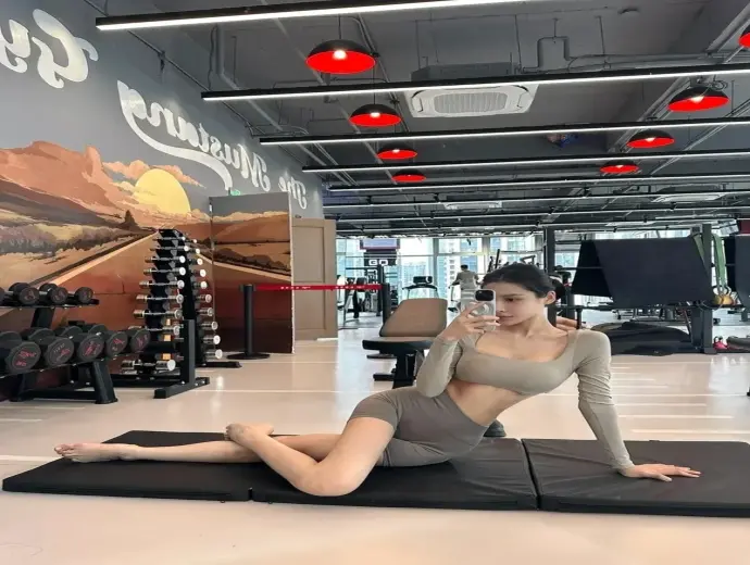 Ngắm nhìn bộ ảnh gái xinh tập gym với vẻ đẹp khỏe khoắn và quyến rũ