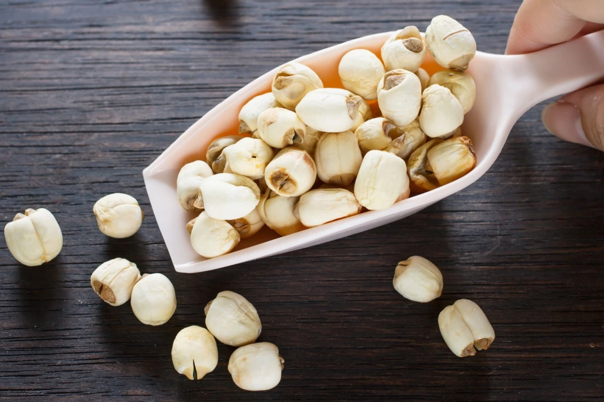 Những tác hại tiềm ẩn của hạt sen cần biết