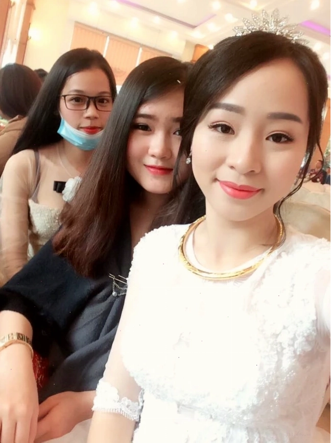 Ảnh đời thường của cô gái xinh đẹp đeo khẩu trang
