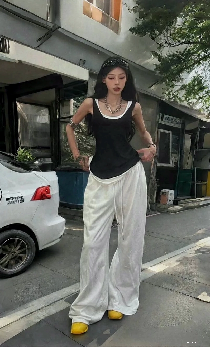Ảnh gái xinh tạo dáng đầy tự tin