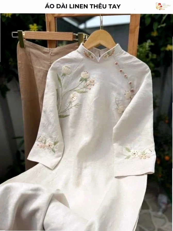 Áo dài linen thêu tay mang phong cách vintage nhẹ nhàng
