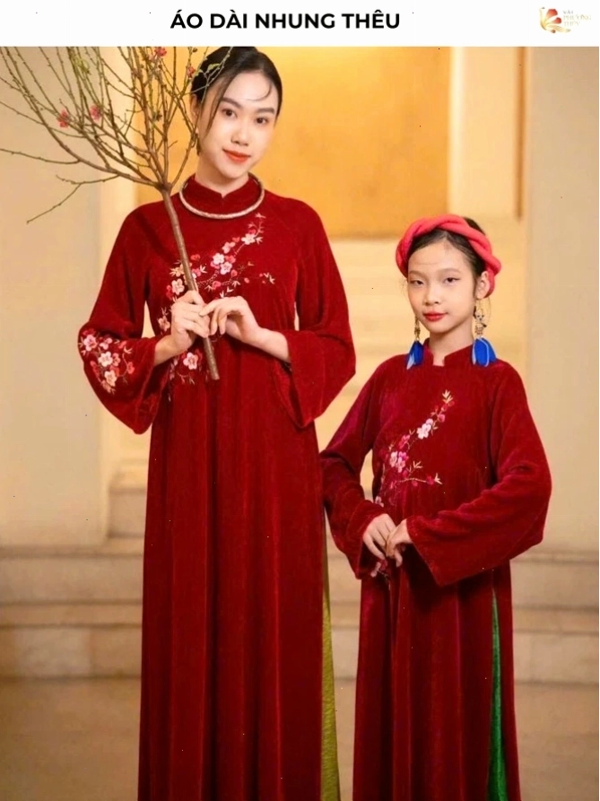 Áo dài nhung thêu họa tiết hoa sang trọng
