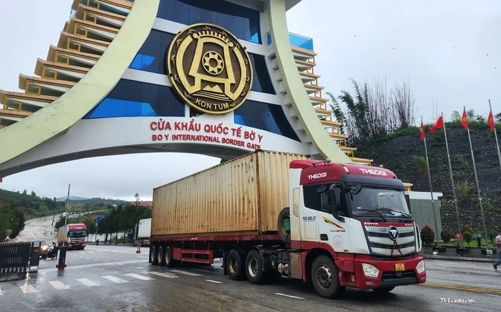Bà Bùi Thị Quỳnh Vân tại một buổi họp.