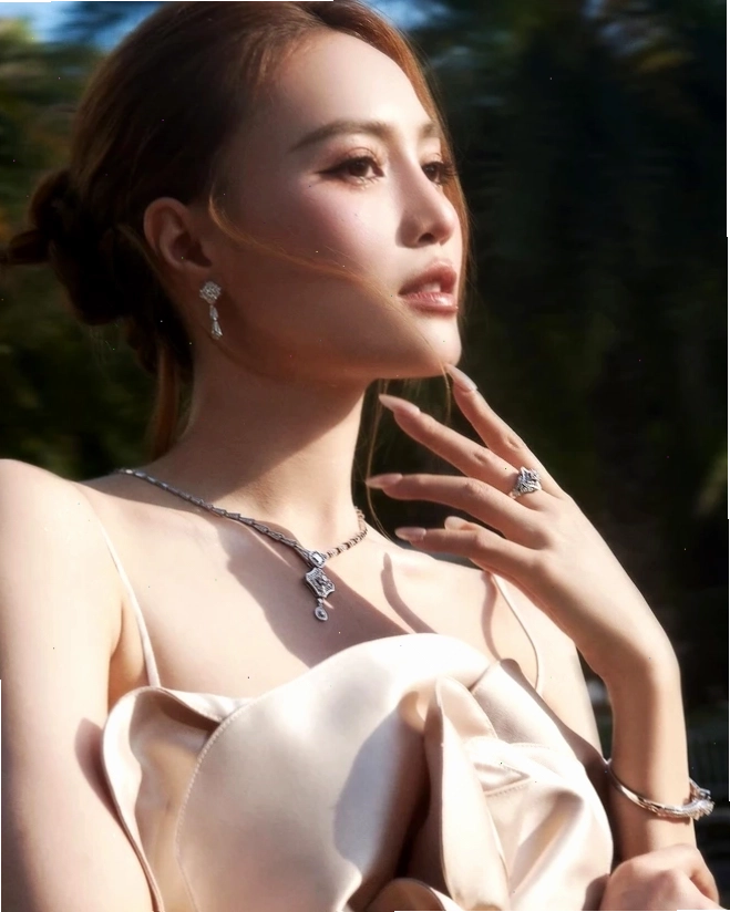 Bàn tay gọn gàng với móng được cắt tỉa cẩn thận