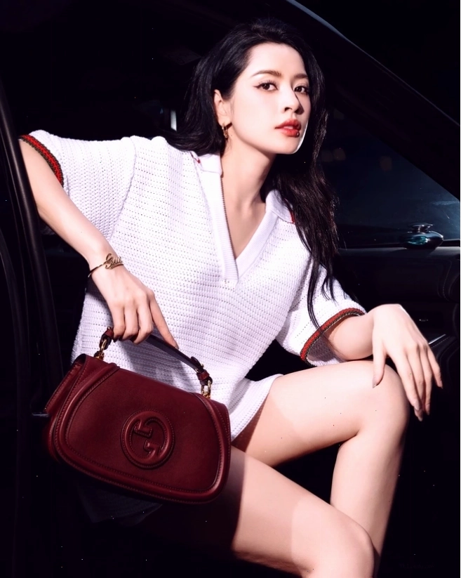 Bàn tay nam giới với làn da khỏe mạnh