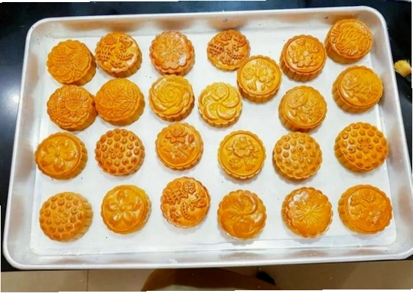 Bánh nướng Trung thu sau khi hoàn thành và để nguội