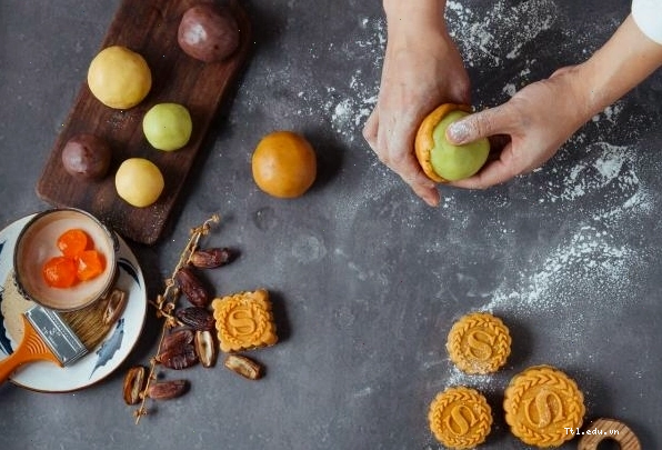 Các bước tạo hình bánh nướng Trung thu với khuôn