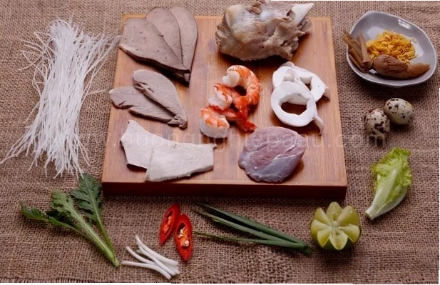 Các nguyên liệu chính để nấu hủ tiếu Nam Vang