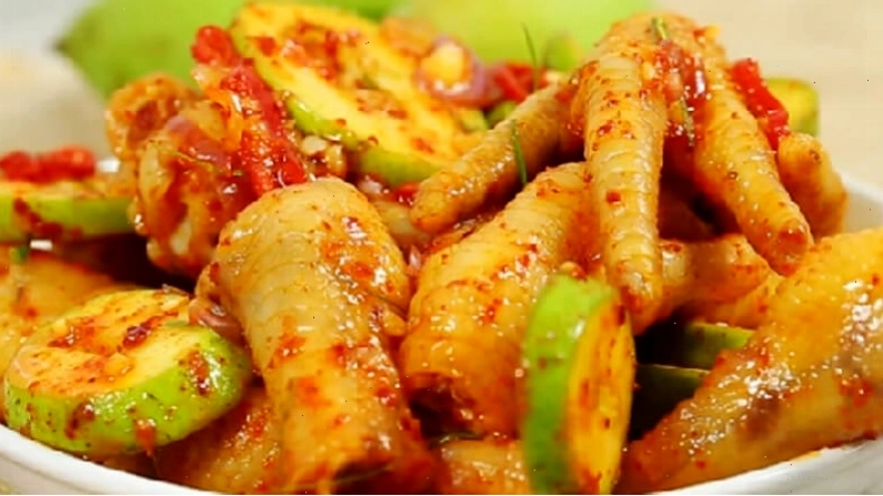Cách làm chân gà sả tắc sốt Thái
