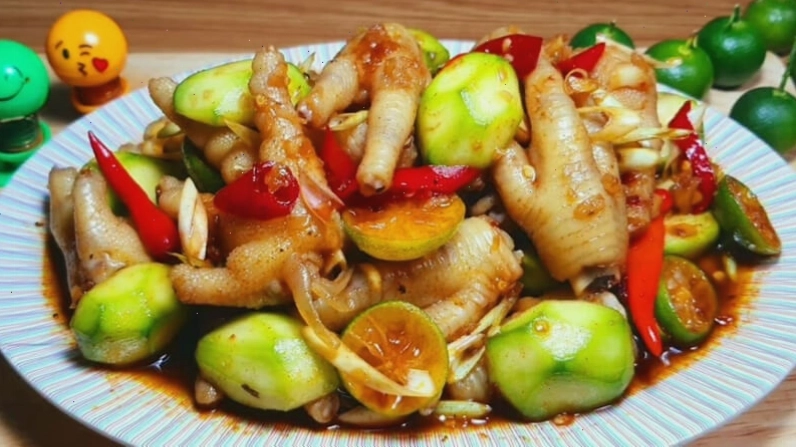 Cách làm chân gà sốt thái cóc non