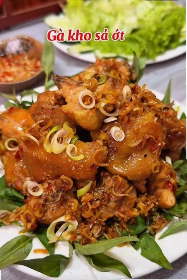 Cách làm gà kho sả ớt ngon đậm vị