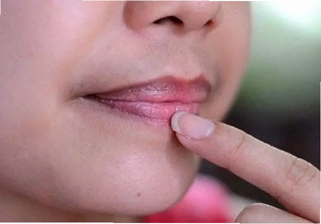 Chăm sóc môi sau phun để màu lên chuẩn và bền đẹp