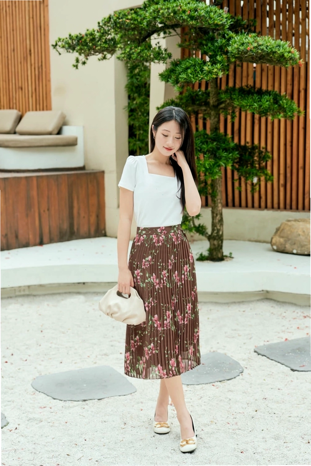 Chân váy họa tiết hoa nhí cho phụ nữ tuổi 45