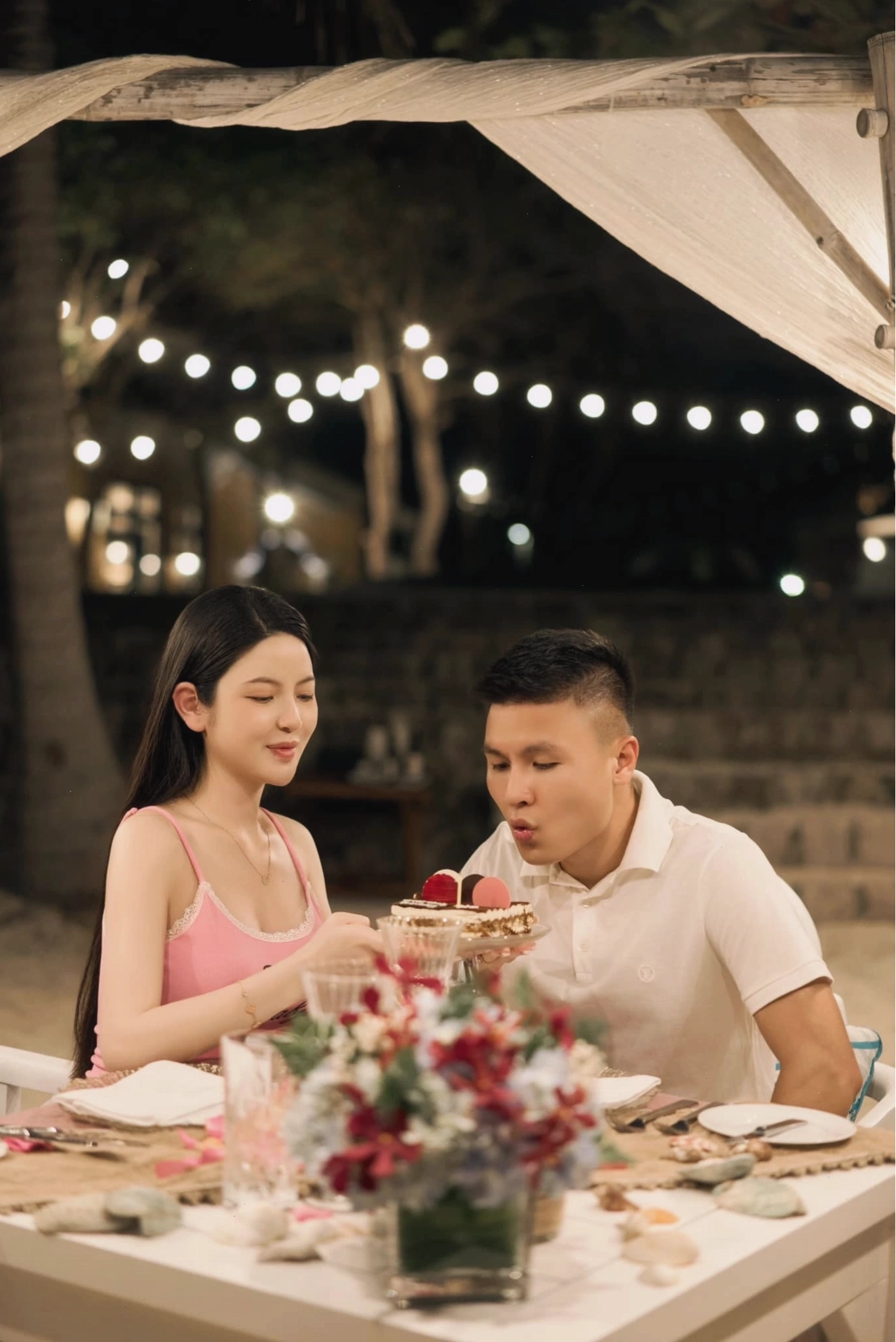Chu Thanh Huyền chăm sóc Quang Hải