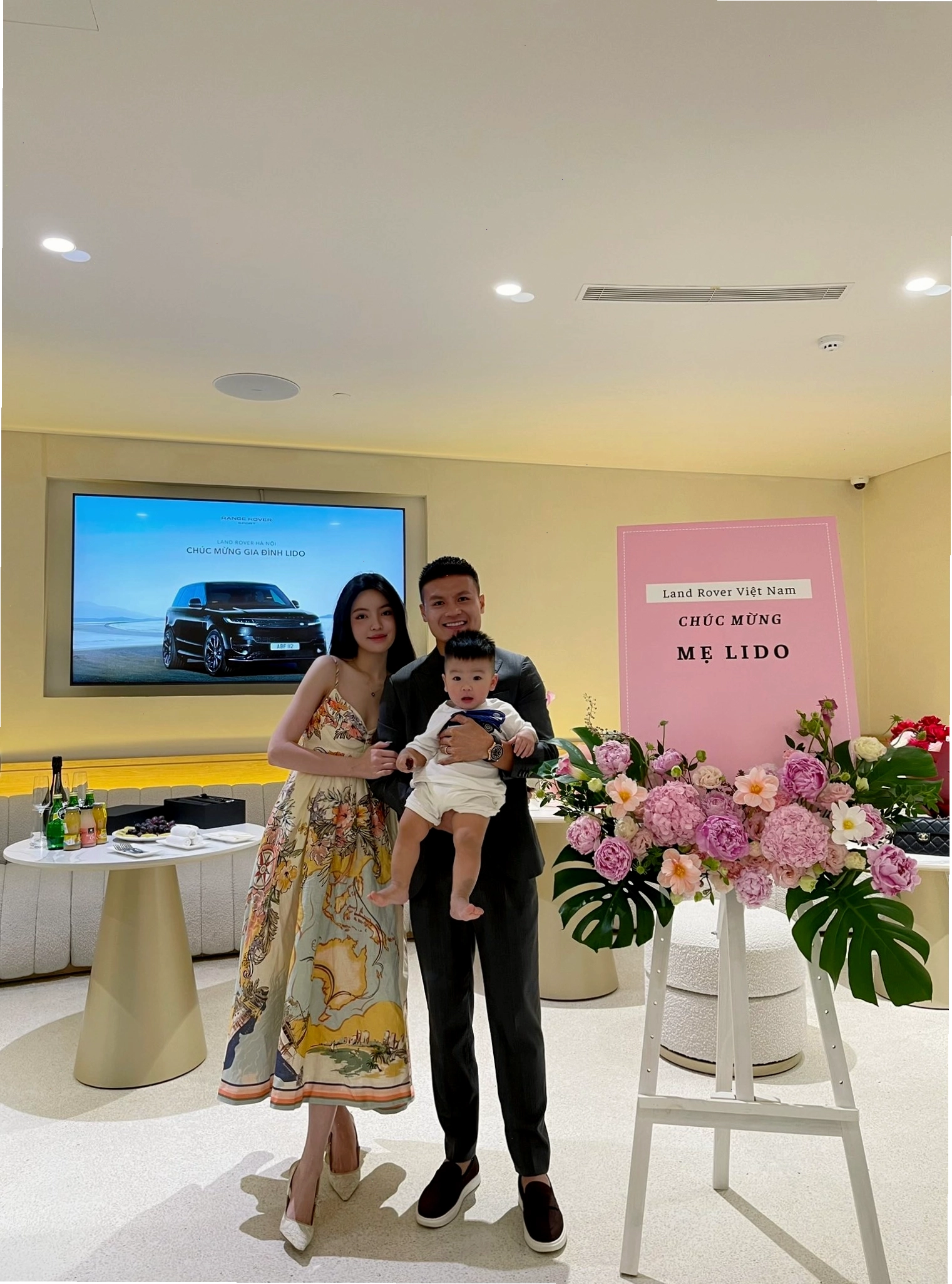 Chu Thanh Huyền trong trang phục thanh lịch