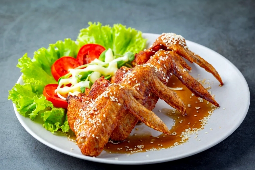 Chuẩn bị nguyên liệu tươi ngon cho món gà chiên mắm
