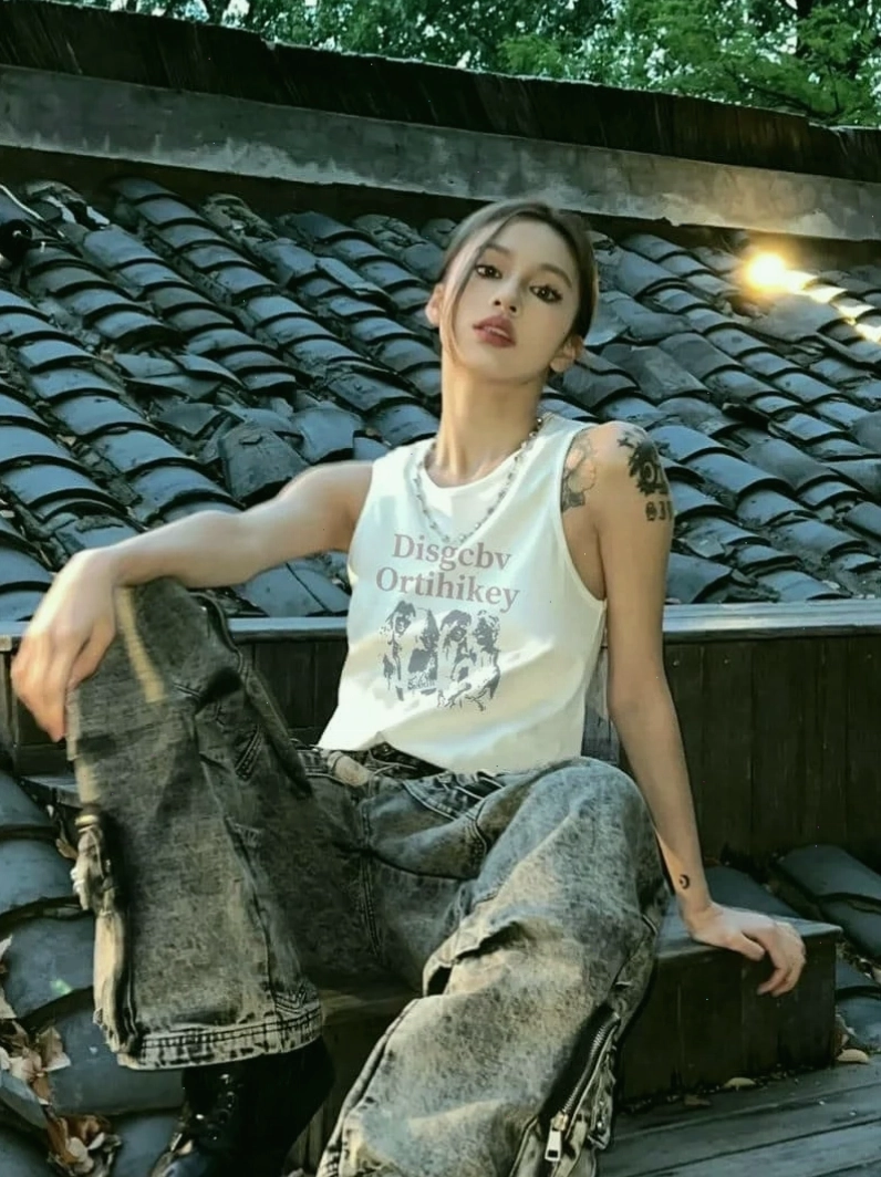 Cô gái xinh đẹp theo phong cách cool