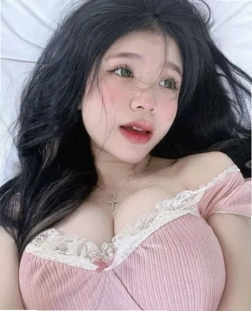 Cô gái xinh đẹp với phong thái tự tin