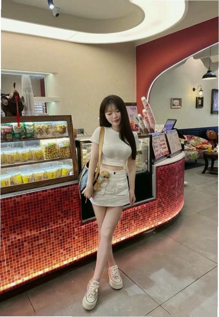 Cô gái xinh nhất Việt Nam thể hiện phong cách hiện đại